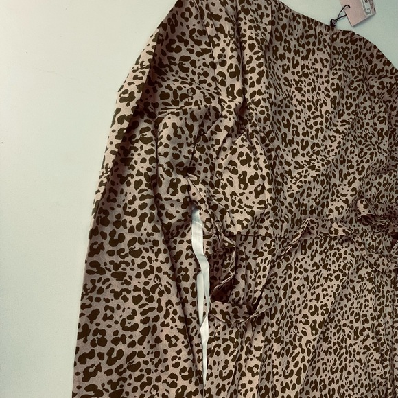 MATERNITY WRAP RUFFLE SS MINI DRESS - Picture 4 of 6